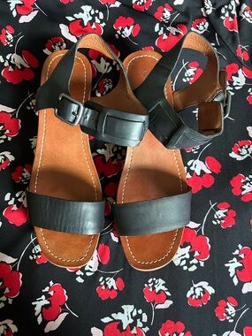 Lucky Brand Black Leather Ankle-Strap Sandals. Size 8